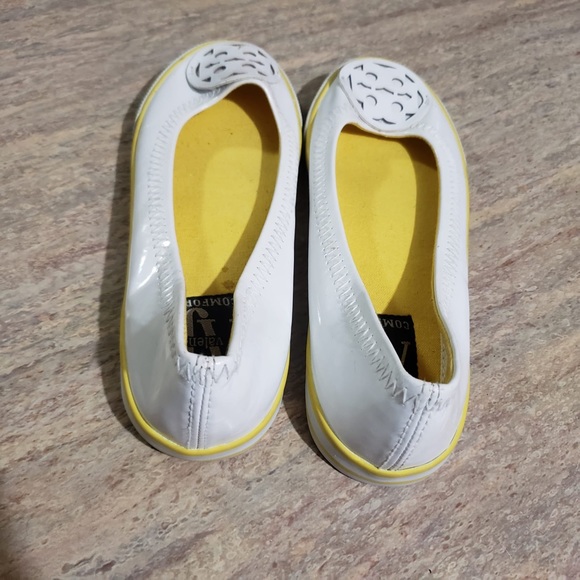 A J Valenci Comfort canvas slip on sneakers - Picture 2 of 6